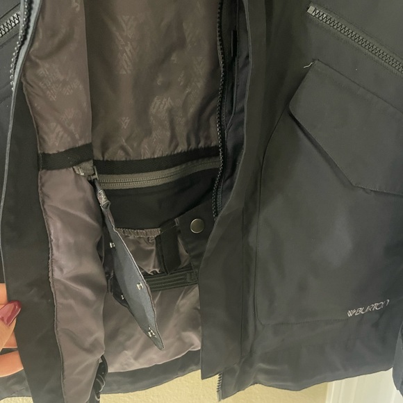 Woman’s Burton Ski / Snowboard Jacket - Picture 4 of 8